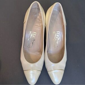 Salvatore Ferragamo Cap Toe Pumps Beige Leather Pointed Toe Size 7B Italy